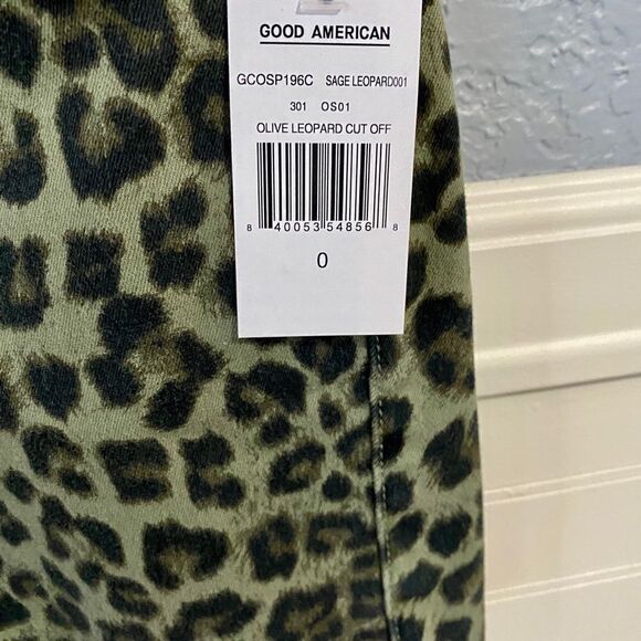 Good American THE CUT-OFFS Olive Leopard Shorts - Picture 10 of 10